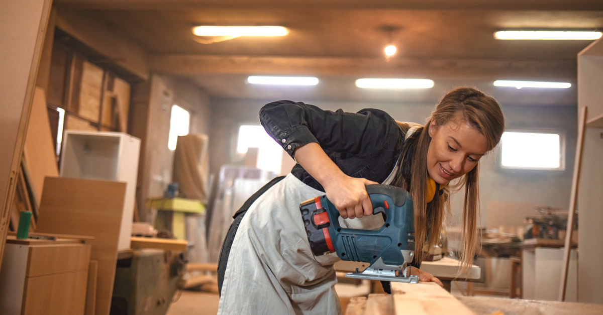 vrouw werkzaam in de bouw