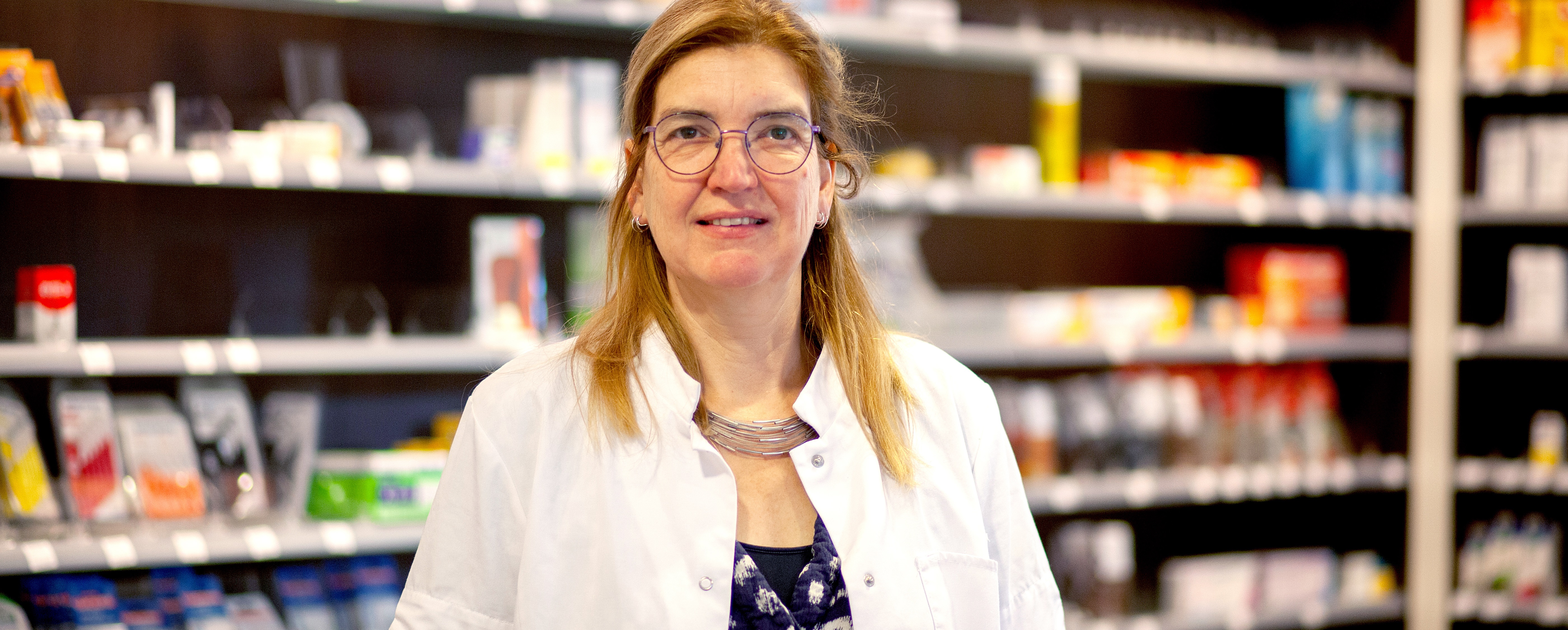 ariane laat zich omscholen tot apothekersassistent