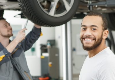 werkgever verzorgt interne leren en werken opleiding tot automonteur